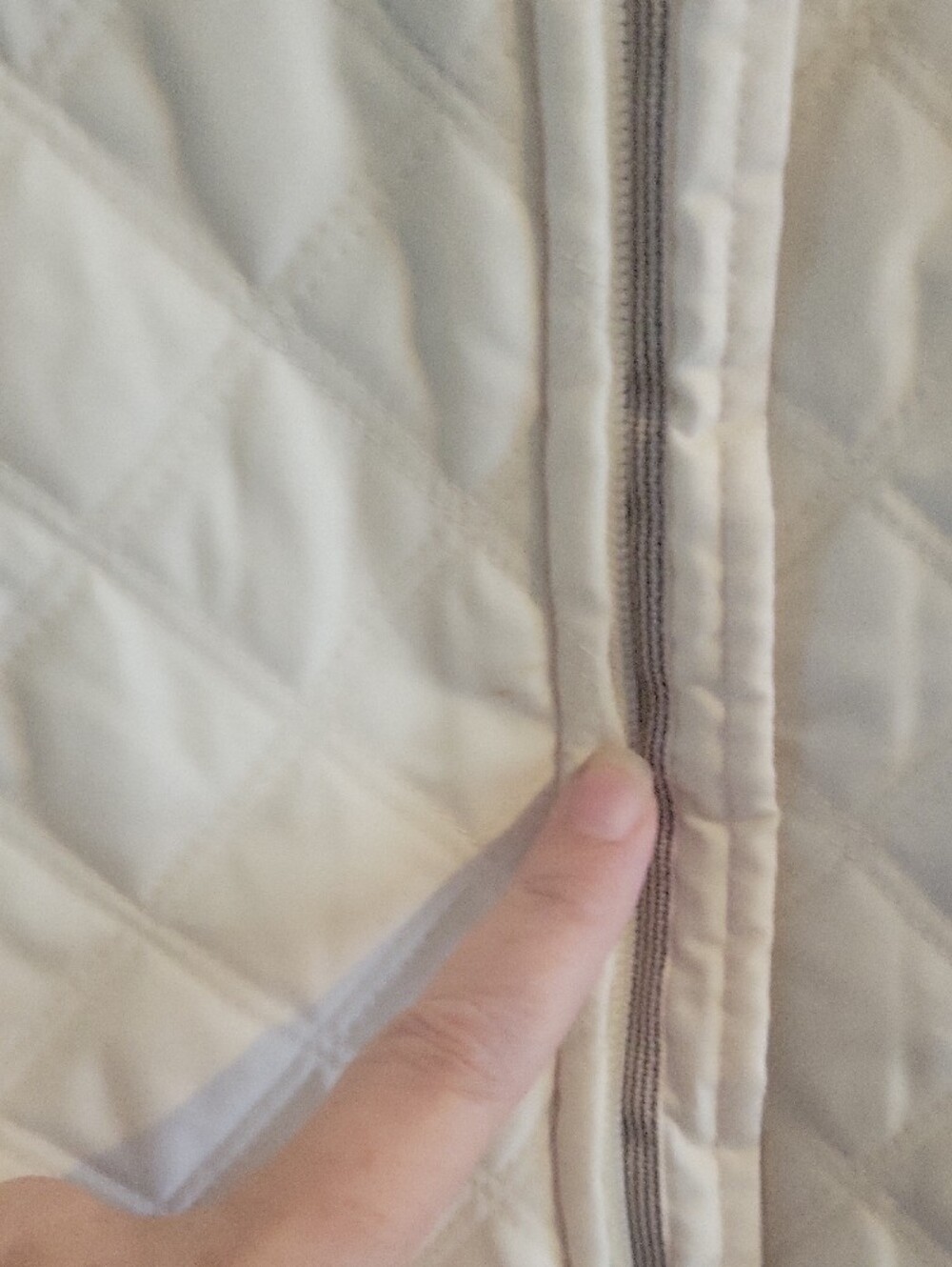 Ariat SzSm Cream Quilted Diamond Vest snap back inside, outside pockets - Picture 5 of 7